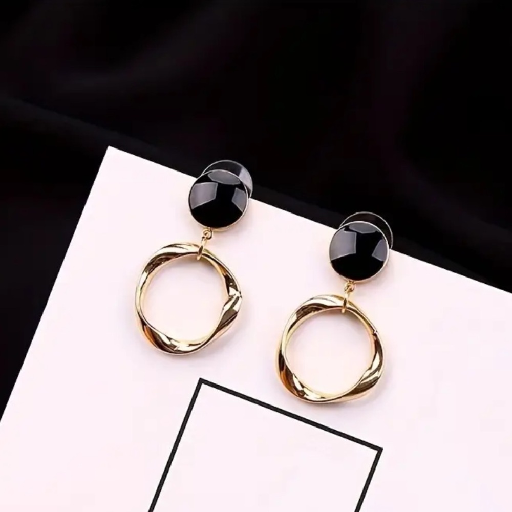 Vintage Style Twisted Hollow Round Dangle Earrings, 18K Golden Plated Alloy